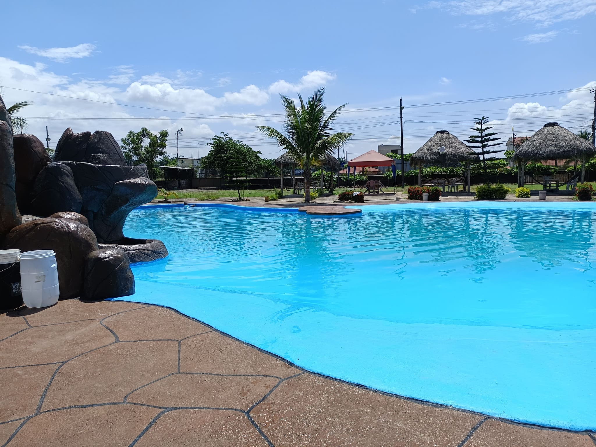 Primer plano de la piscina